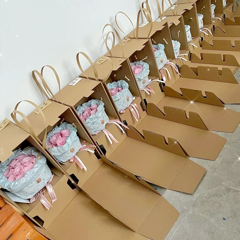 Jednoobrazne poklon kutije s cvijećem od smeđe valovite ploče